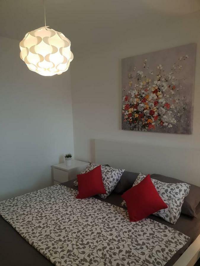 E&M Apartment เซนญ์ ภายนอก รูปภาพ