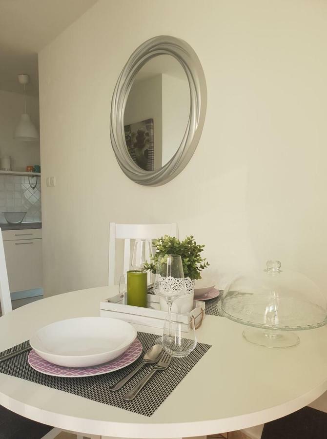 E&M Apartment เซนญ์ ภายนอก รูปภาพ
